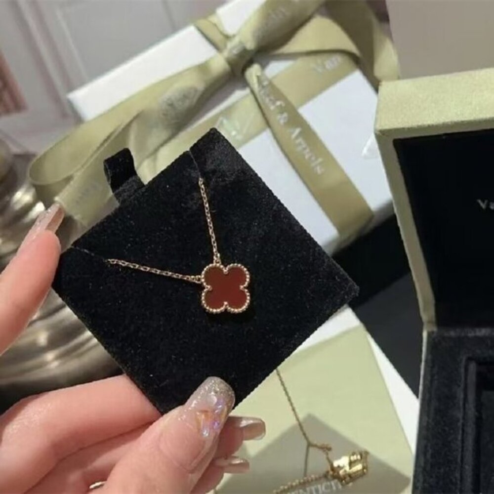 ✅Authentic Van Cleef & Arpels 18K 8K Yellow Gold Necklace